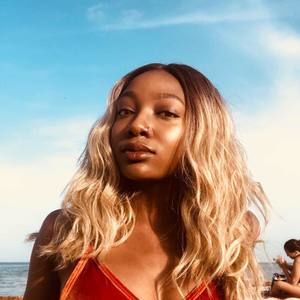 Meet your Posher, Nia